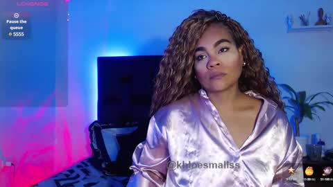 Snapshot of khloesmalls chatting on January 2, 2025, 3:29 pm online show from January 2, 2025, 3:29 pm