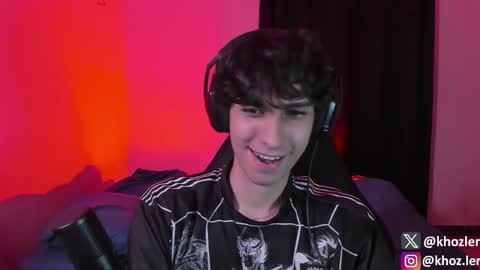 khozler_ online show from October 28, 2025, 2:48 am