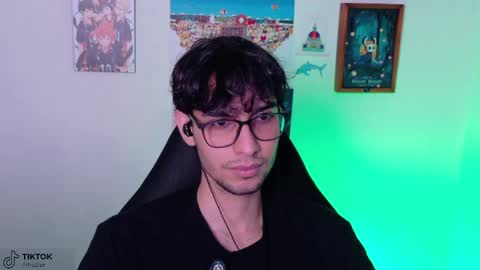 khozler_ online show from May 11, 2026, 2:39 am