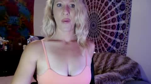 Snapshot of khwildnnout chatting on September 18, 2025, 5:48 pm KELLYWILDNNOUT online show from September 18, 2025, 5:48 pm