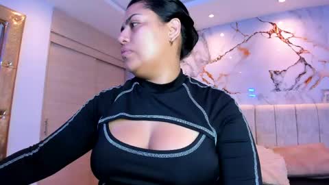 Snapshot of kiana_cream chatting on May 1, 2026, 11:26 am N M online show from May 1, 2026, 11:26 am