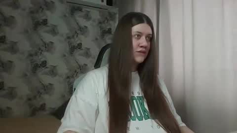 kianna_dior_ online show from February 9, 2026, 9:46 am