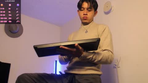 Snapshot of kianryu chatting on December 14, 2025, 12:27 am Adrian Chlloe online show from December 14, 2025, 12:27 am