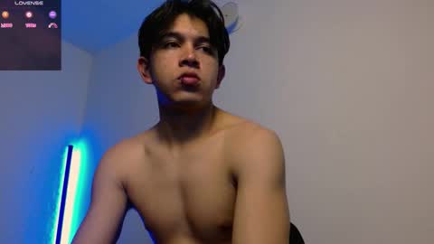 Snapshot of kianryu chatting on December 18, 2025, 10:05 pm Adrian Chlloe online show from December 18, 2025, 10:05 pm