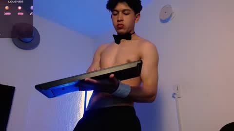 Snapshot of kianryu chatting on February 13, 2026, 12:39 am Adrian Chlloe online show from February 13, 2026, 12:39 am