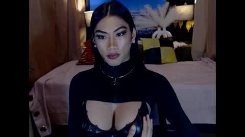 kiara_trans online show from April 7, 2026, 10:26 am