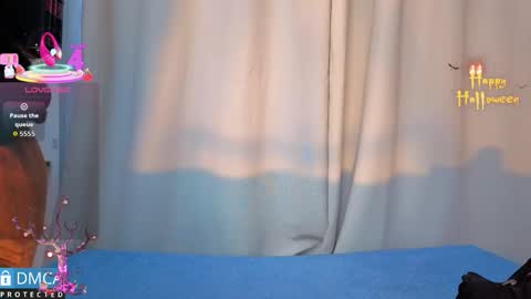 Kiara Zahiri online show from November 18, 2025, 10:52 am