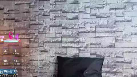 Kiara Zahiri online show from November 24, 2025, 10:59 am