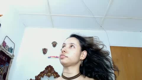 kiaralenon online show from October 5, 2025, 12:42 am