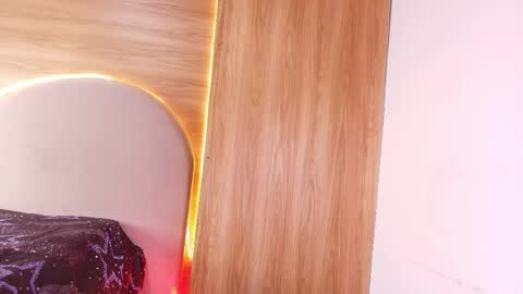 kiaralopez_ online show from April 14, 2026, 3:34 am