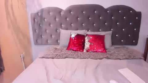 Kiara online show from September 11, 2025, 12:38 pm