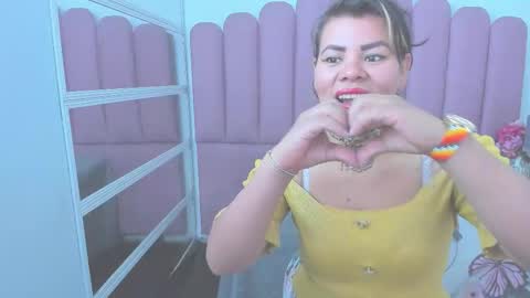 Snapshot of kiaraxmilf chatting on February 25, 2026, 2:48 pm kiaraXMlif online show from February 25, 2026, 2:48 pm