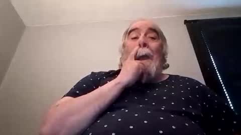 KICKINME online show from November 6, 2025, 3:02 pm