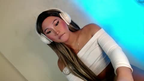 Kiera online show from December 12, 2024, 9:19 am