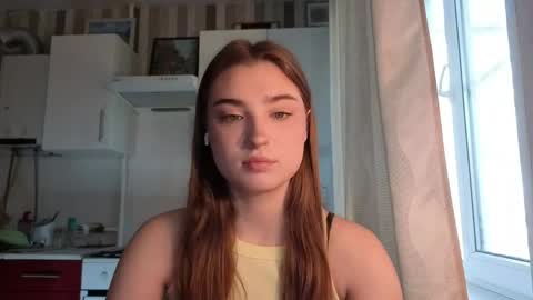 Ola my name is Lissa  Lets hit 10 Thumbs Up together   online show from May 8, 2026, 5:24 am