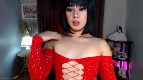 Im Mia online show from October 11, 2025, 2:48 pm