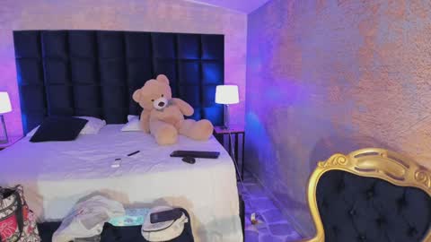 Snapshot of kiim_taaylor chatting on January 21, 2025, 5:51 pm Kim online show from January 21, 2025, 5:51 pm