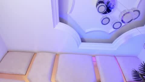 Kim online show from December 18, 2024, 4:53 am