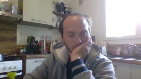 kiina_ online show from November 20, 2025, 1:22 pm