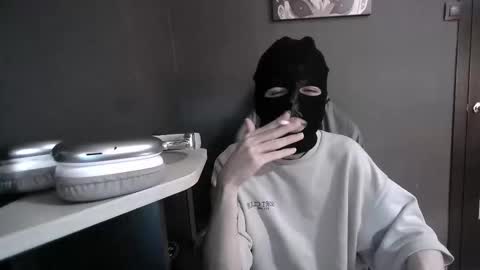 Kiki lo online show from October 19, 2025, 3:07 am