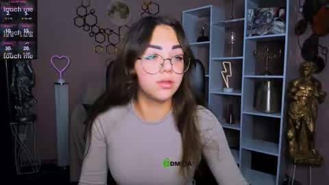 kiki_swan online show from November 21, 2025, 9:30 am