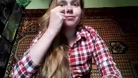 kikibang_ online show from October 27, 2025, 8:18 am