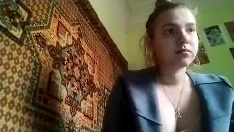 kikibang_ online show from December 1, 2025, 8:19 am