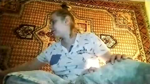 kikibang_ online show from April 12, 2026, 6:57 pm