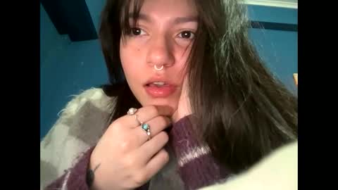 kikilove15 online show from May 19, 2026, 7:20 pm
