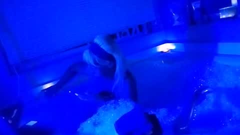 kikilovespartylights online show from November 30, 2025, 12:20 pm