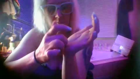 Snapshot of kikilovespartylights chatting on May 14, 2026, 12:01 pm kikilovespartylights online show from May 14, 2026, 12:01 pm