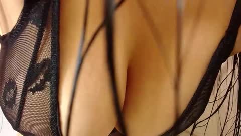 Snapshot of kim_and_mia chatting on February 2, 2026, 4:27 pm Mia Kim online show from February 2, 2026, 4:27 pm