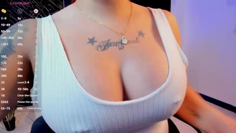 Snapshot of kim_brown_ chatting on April 18, 2026, 12:20 pm Kim online show from April 18, 2026, 12:20 pm