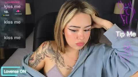 Kim online show from October 21, 2025, 8:42 pm