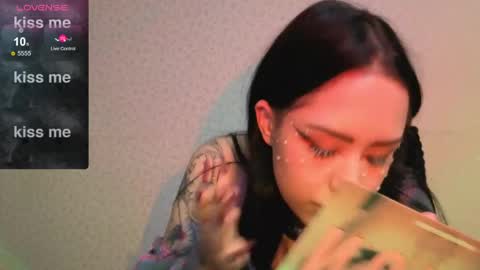 Kim online show from May 22, 2026, 2:19 am
