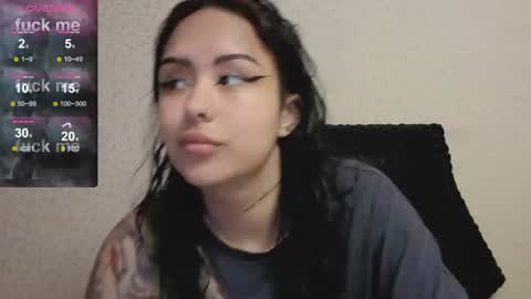 Snapshot of kim_brownie chatting on July 3, 2026, 9:32 pm Kim online show from July 3, 2026, 9:32 pm