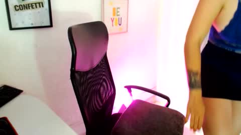 Snapshot of kim_burton_1 chatting on May 21, 2026, 2:46 pm Kimberly online show from May 21, 2026, 2:46 pm