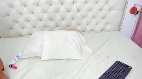 kim_eli online show from December 22, 2024, 10:25 pm