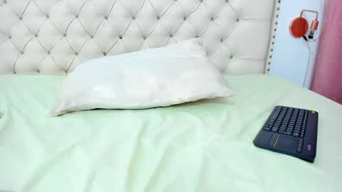 kim_eli online show from January 30, 2025, 11:02 pm