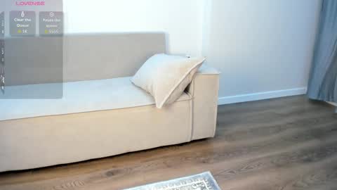 Su A online show from November 10, 2025, 1:21 pm