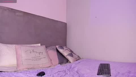 Snapshot of kimapril chatting on February 3, 2026, 8:36 pm April online show from February 3, 2026, 8:36 pm