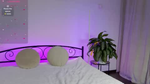 kimbeerlou online show from December 3, 2025, 6:43 am