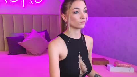 Snapshot of kimberlly_smith chatting on July 1, 2026, 11:48 pm kimberlly_smith online show from July 1, 2026, 11:48 pm