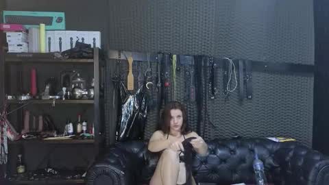  KIMBERLY SWAN  online show from November 30, 2025, 6:23 pm