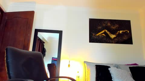 Kimberly Banks online show from November 25, 2025, 10:15 am