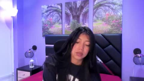 Kimberly Villalobos online show from November 19, 2025, 11:32 am