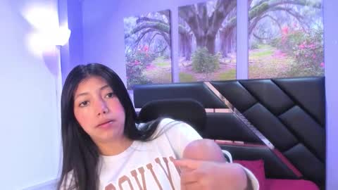 Kimberly Villalobos online show from November 24, 2025, 11:32 am