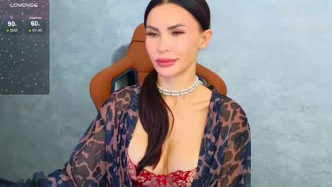 KIm online show from October 19, 2025, 4:24 am