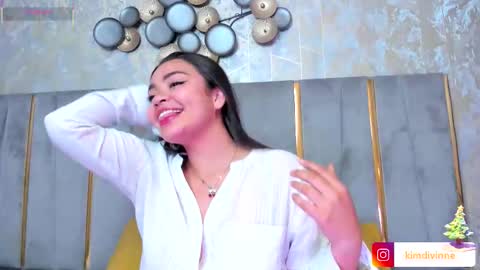 Snapshot of kimdevinne chatting on November 26, 2025, 2:34 am KIM online show from November 26, 2025, 2:34 am