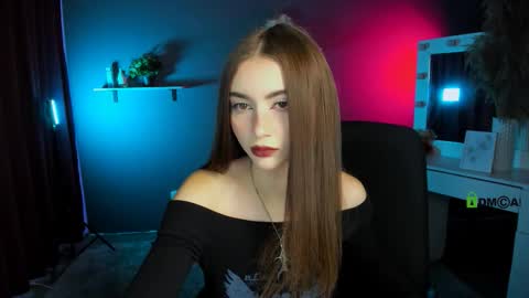 kimi_glow online show from September 25, 2025, 12:53 pm